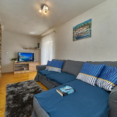 House Mia